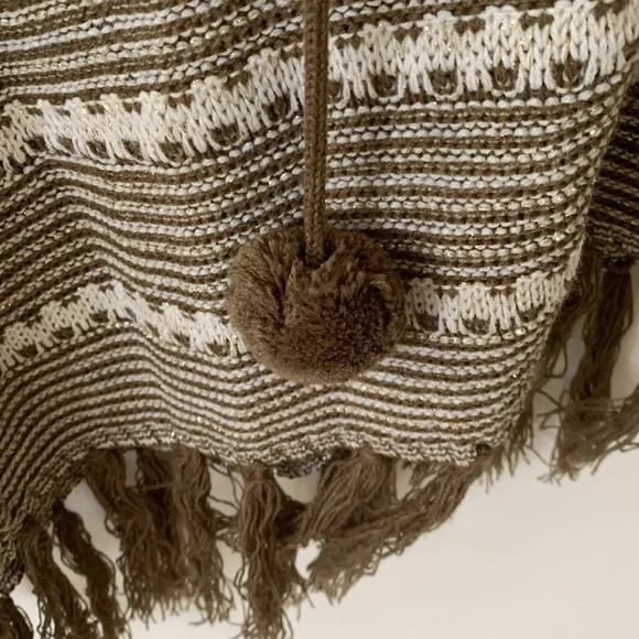 BCBG MAX AZRIA OLIVE GREEN CREAM GOLD METALLIC STRIPE HOOD FRINGE PONCHO SZ S/M - Picture 5 of 10